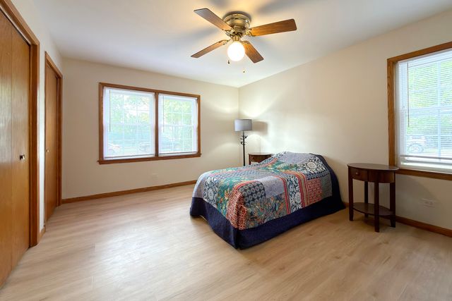 914 W St. James Street 1, Arlington Heights, IL 60005