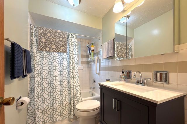 914 W St. James Street 1, Arlington Heights, IL 60005