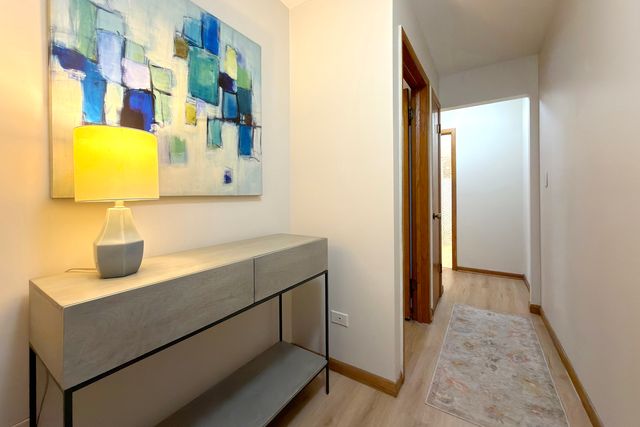 914 W St. James Street 1, Arlington Heights, IL 60005
