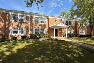 914 W St. James Street 1, Arlington Heights, IL 60005