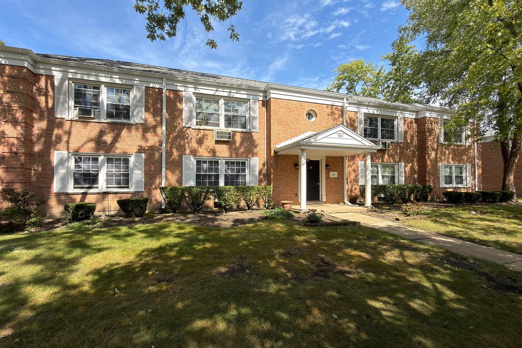 914 W St. James Street 1, Arlington Heights, IL 60005