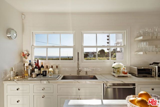 8289 Hollywood Boulevard, Los Angeles, CA 90069