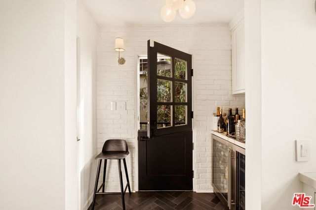 8289 Hollywood Boulevard, Los Angeles, CA 90069