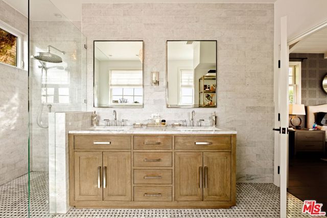 8289 Hollywood Boulevard, Los Angeles, CA 90069