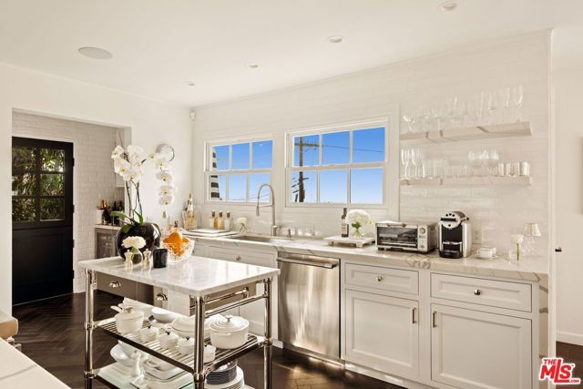 8289 Hollywood Boulevard, Los Angeles, CA 90069