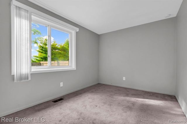 23407 Davey Avenue, Hazel Park, MI 48030