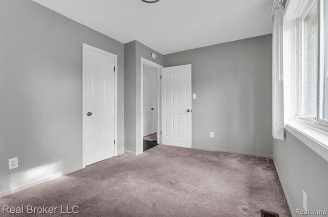 23407 Davey Avenue, Hazel Park, MI 48030