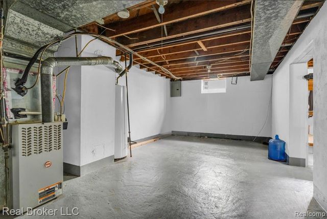 23407 Davey Avenue, Hazel Park, MI 48030