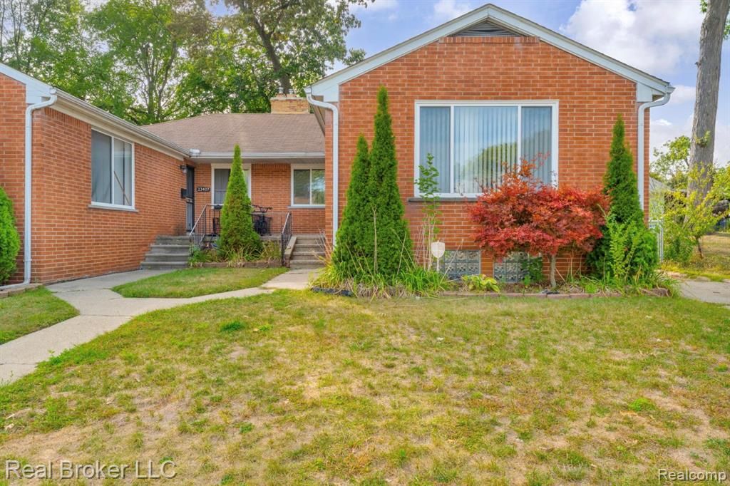 23407 Davey Avenue, Hazel Park, MI 48030