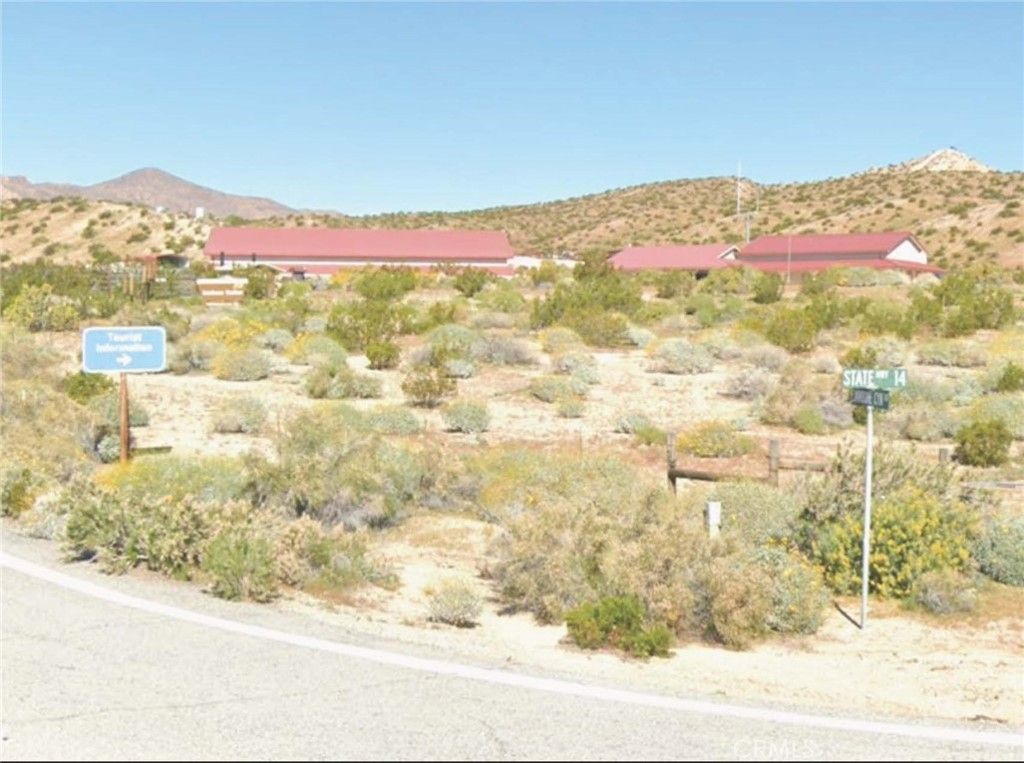Image 4 of property listing at 32750 Highway 14, Cantil, CA 93501