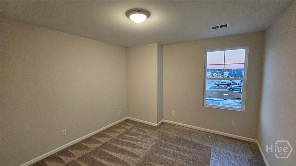 Image 13 of property listing at 104 Hasty Point Road, Savannah, GA 31407