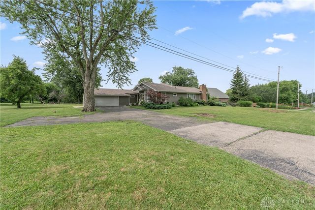 1198 W Social Row Road, Dayton, OH 45458