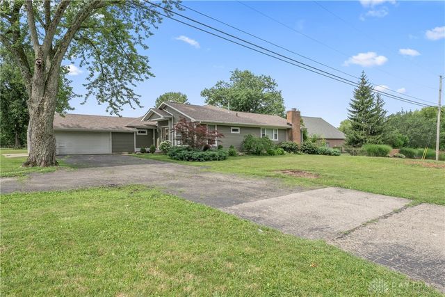 1198 W Social Row Road, Dayton, OH 45458