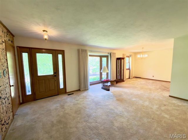 9817 Kimker Lane, Sunset Hills, MO 63127