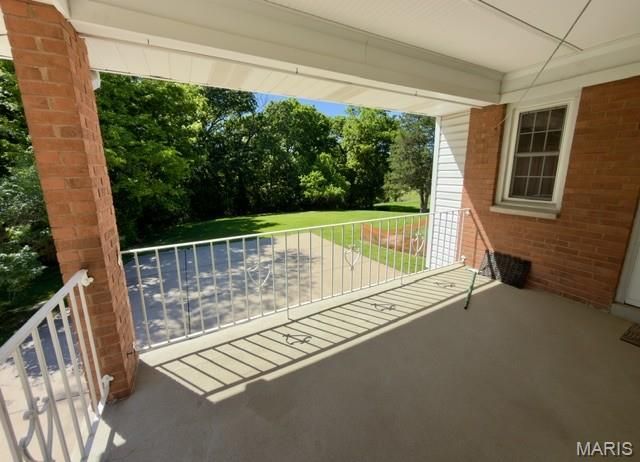9817 Kimker Lane, Sunset Hills, MO 63127