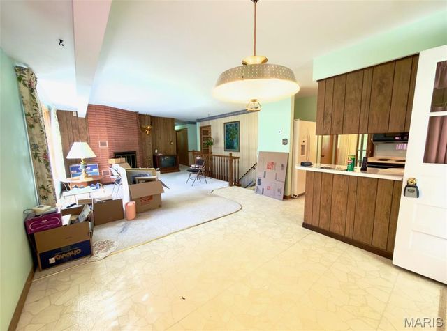9817 Kimker Lane, Sunset Hills, MO 63127