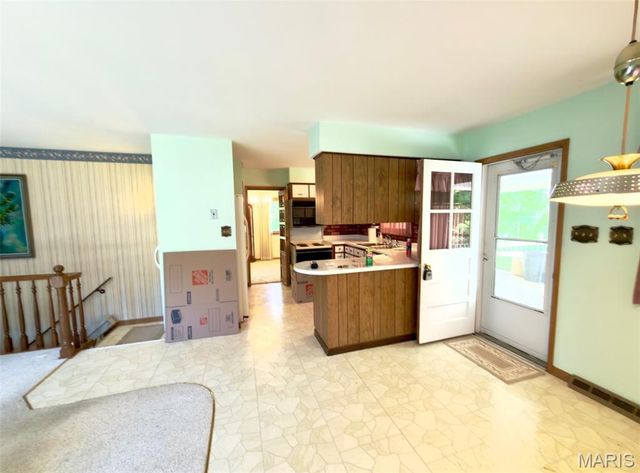 9817 Kimker Lane, Sunset Hills, MO 63127