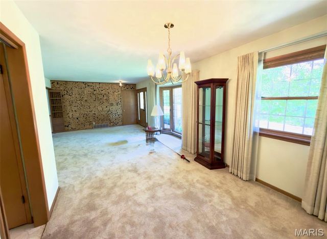 9817 Kimker Lane, Sunset Hills, MO 63127