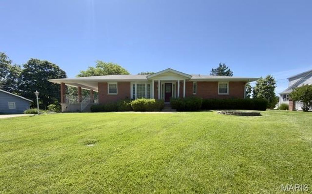 9817 Kimker Lane, Sunset Hills, MO 63127