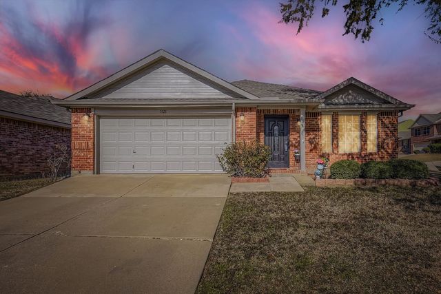 5121 Meridian Lane, Fort Worth, TX 76244