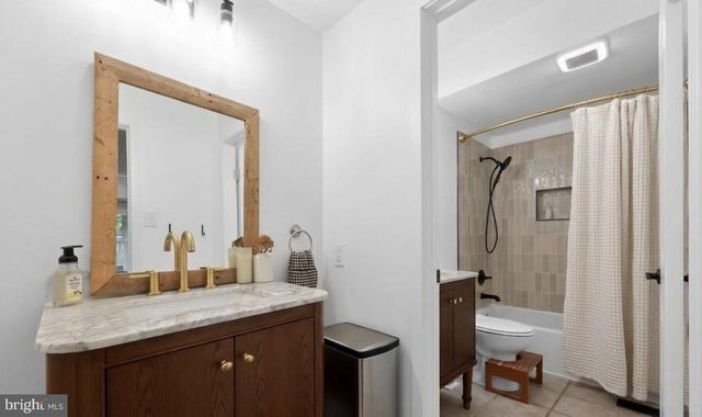 566 FAIRVIEW RD, Medford, NJ 08055