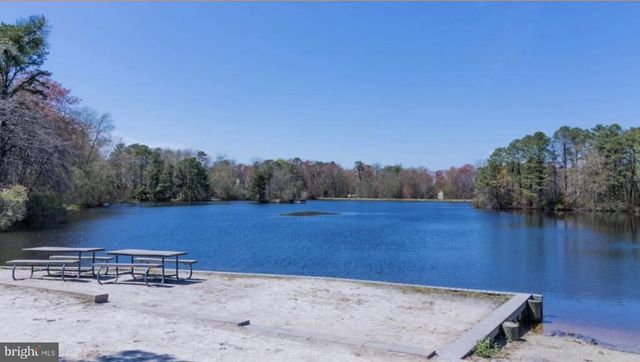 566 FAIRVIEW RD, Medford, NJ 08055