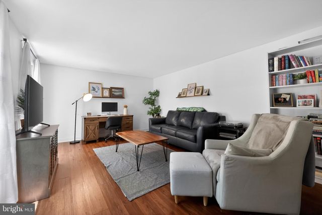 566 FAIRVIEW RD, Medford, NJ 08055