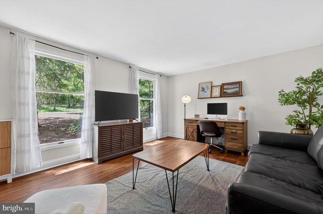 566 FAIRVIEW RD, Medford, NJ 08055