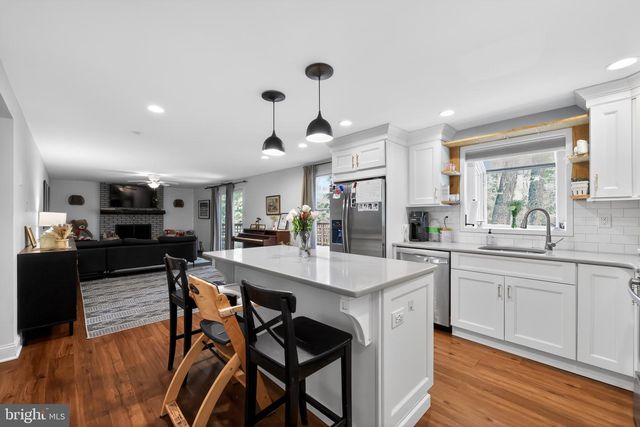 566 FAIRVIEW RD, Medford, NJ 08055