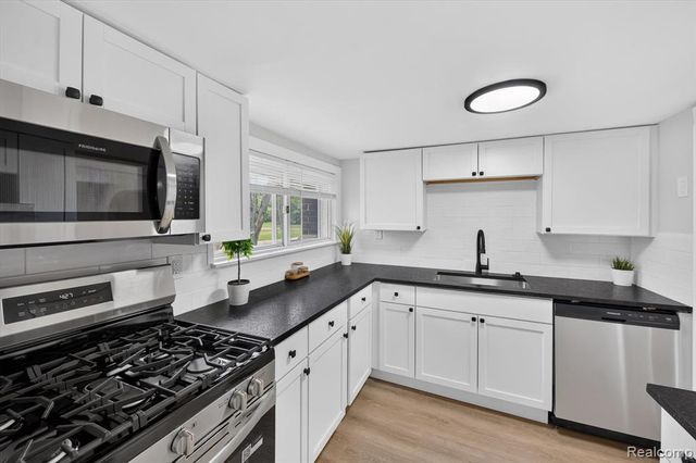 2931 Grant Road, Rochester Hills, MI 48309