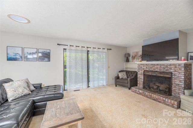 142 Whisperwood Drive 19, Hendersonville, NC 28791