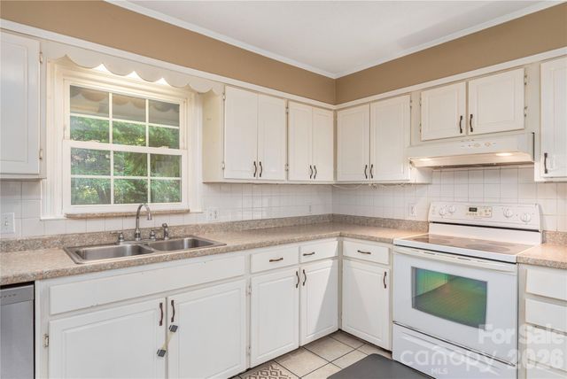 142 Whisperwood Drive 19, Hendersonville, NC 28791