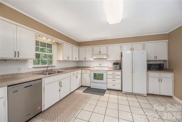 142 Whisperwood Drive 19, Hendersonville, NC 28791
