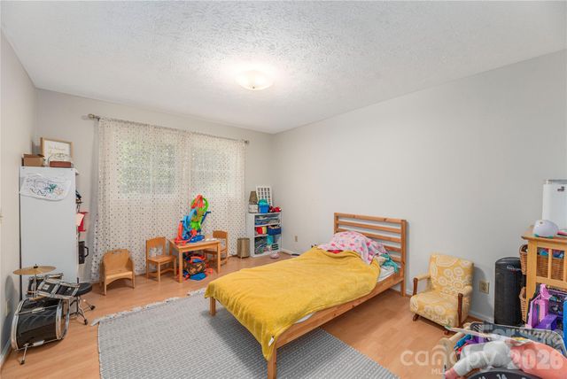 142 Whisperwood Drive 19, Hendersonville, NC 28791