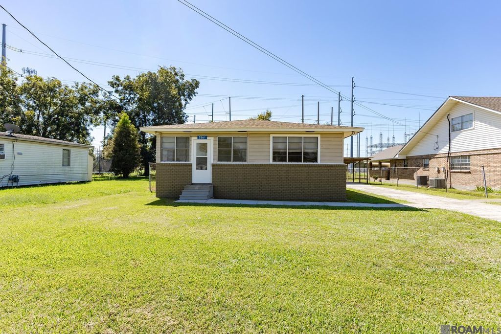 3561 Lukeville Ln, Brusly, LA 70719