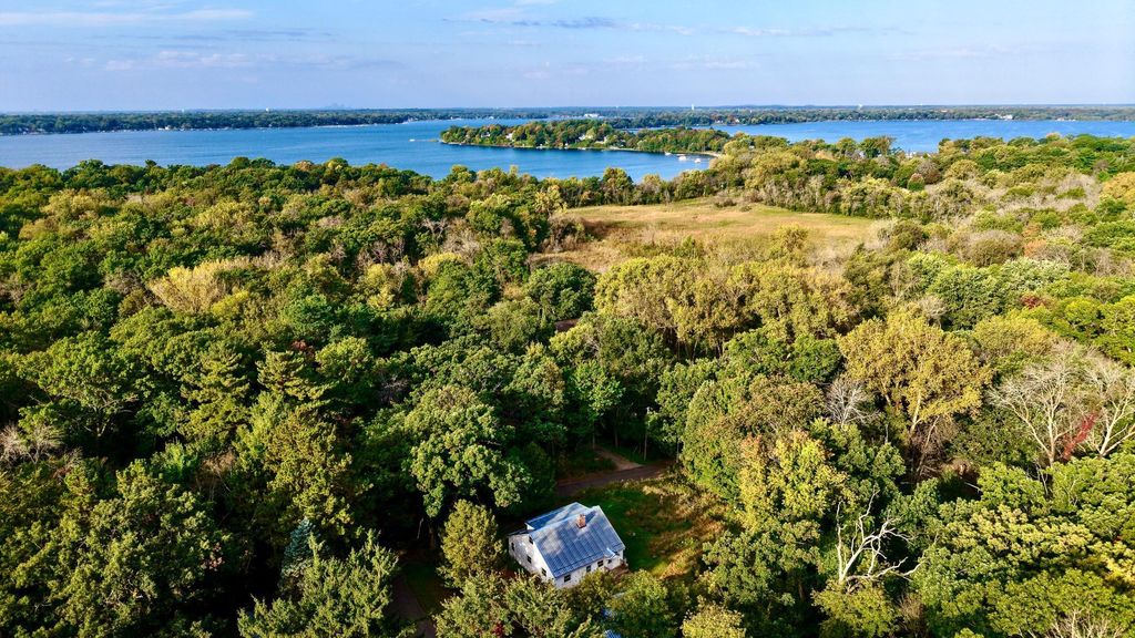 1810 Moccasin Avenue, Mahtomedi, MN 55115