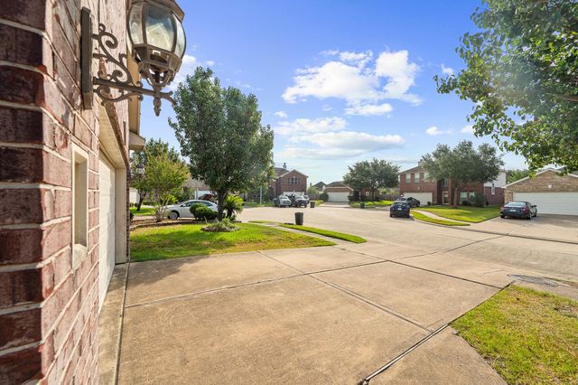 10003 Lynette Falls Drive, Houston, TX 77095