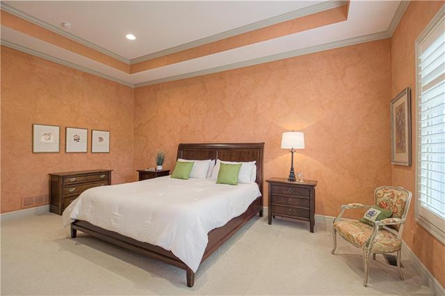 5402 W 141st Terrace, Leawood, KS 66224