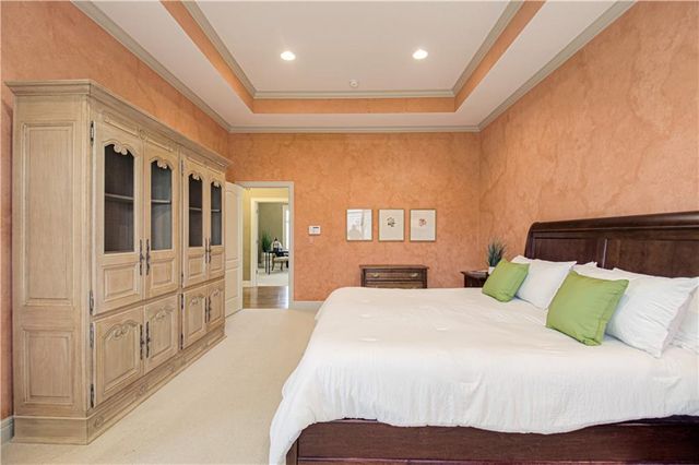 5402 W 141st Terrace, Leawood, KS 66224