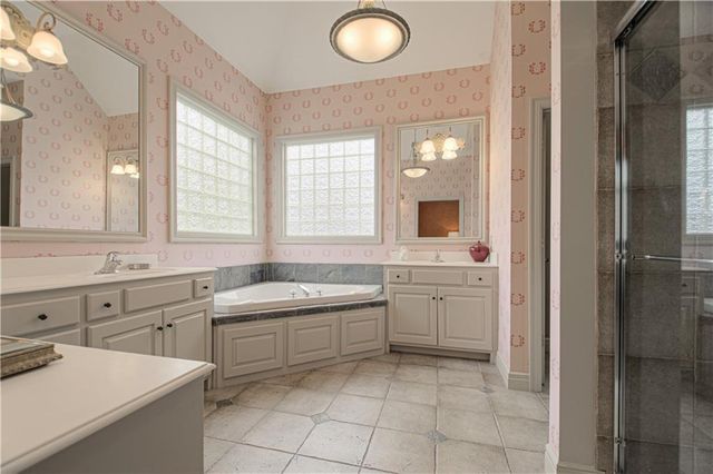 5402 W 141st Terrace, Leawood, KS 66224