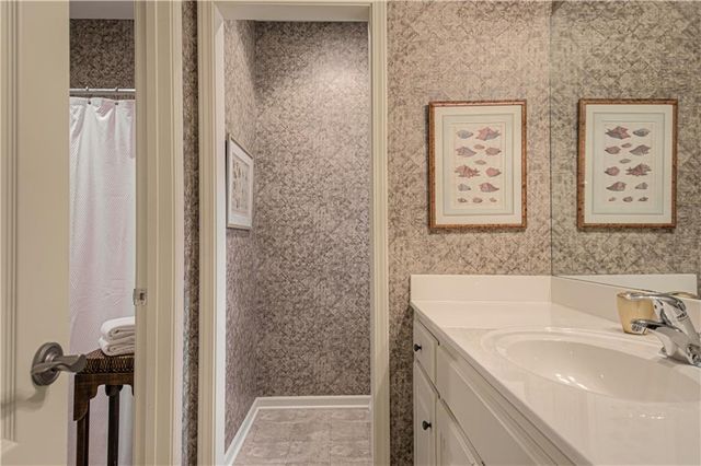 5402 W 141st Terrace, Leawood, KS 66224