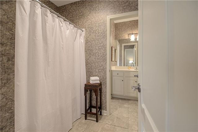 5402 W 141st Terrace, Leawood, KS 66224