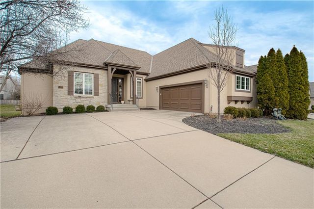 5402 W 141st Terrace, Leawood, KS 66224