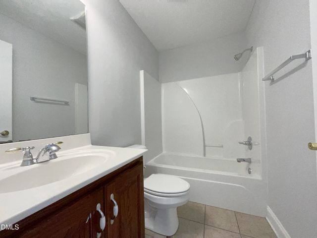 1124 Masterpiece Drive, Hope Mills, NC 28348