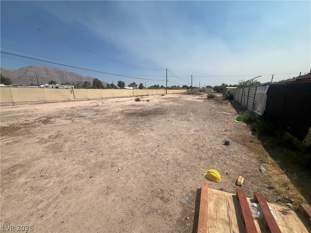 Image 2 of property listing at Meikle Lane, Las Vegas, NV 89156