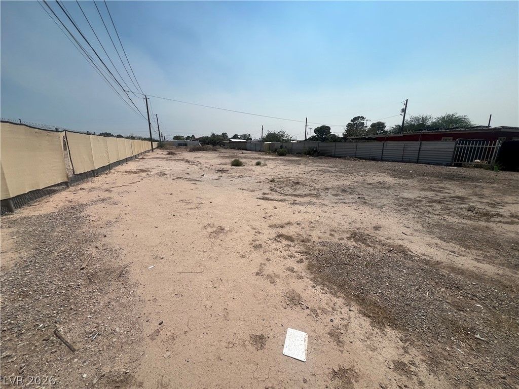 Image 4 of property listing at Meikle Lane, Las Vegas, NV 89156