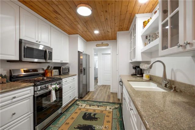 1308 Buffalo Court, Big Bear Lake, CA 92315