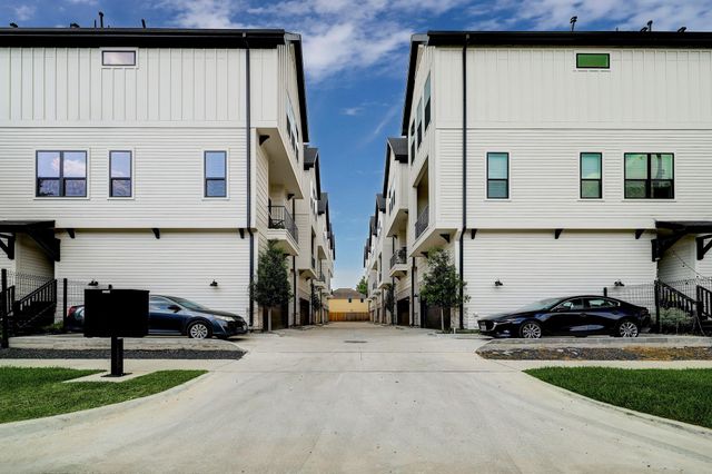 1411 W 23rd Street, Houston, TX 77008