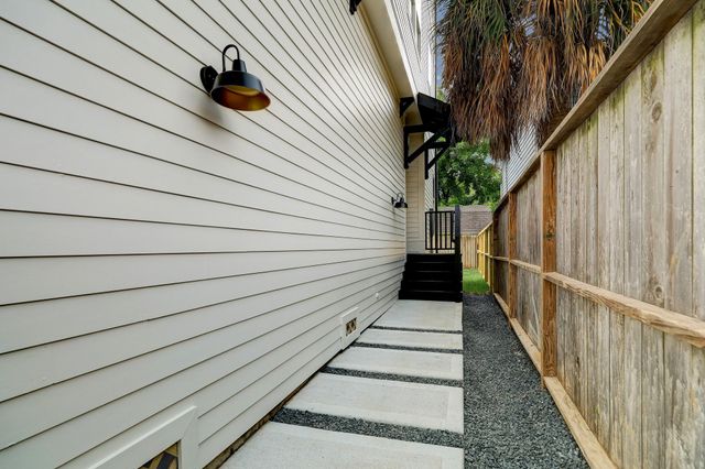 1411 W 23rd Street, Houston, TX 77008