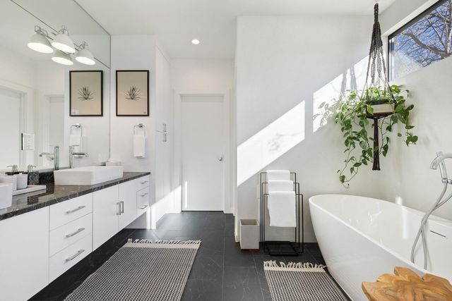 1304 Comal ST, Austin, TX 78702